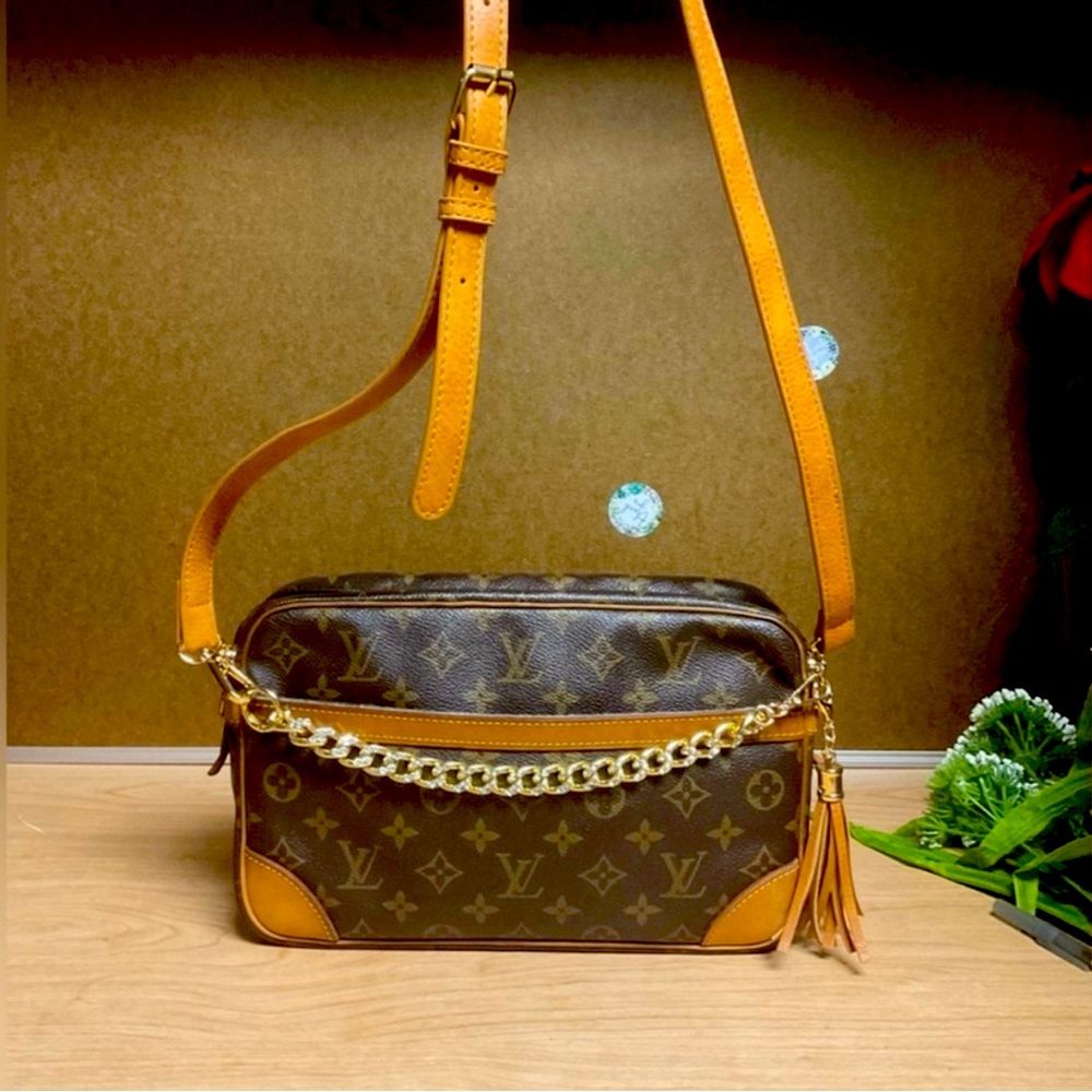 ✅Authentic Monogram Crossbody Louis Vuitton